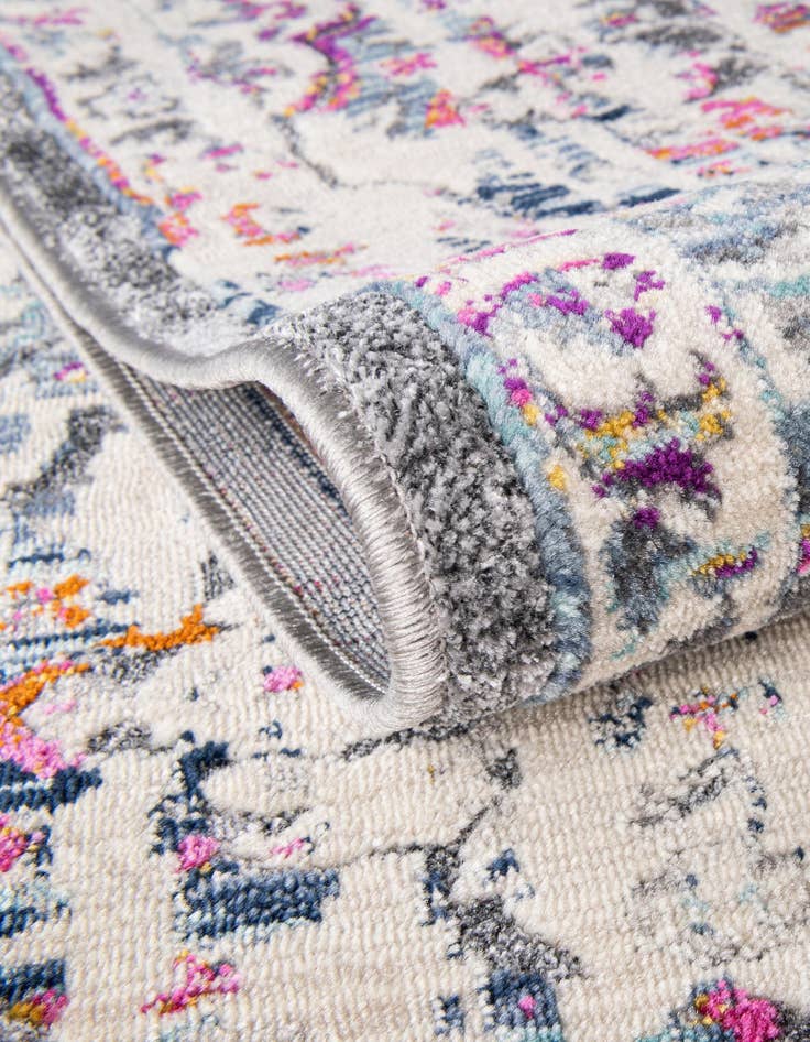 Detail image of 5' x 7' 10 Budapest Rug