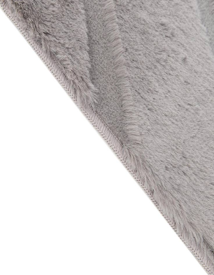 Detail image of 5' 1 x 7' Carved Solid Rabbit Rug