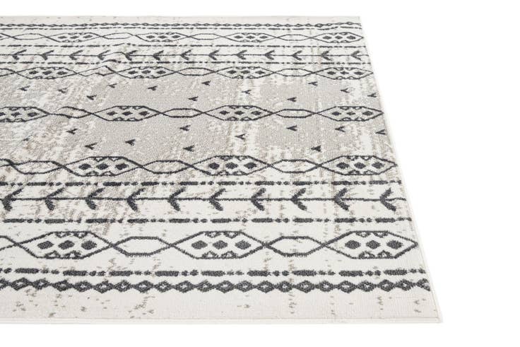 Detail image of 5' 3 x 7' 8 Caspian Rug