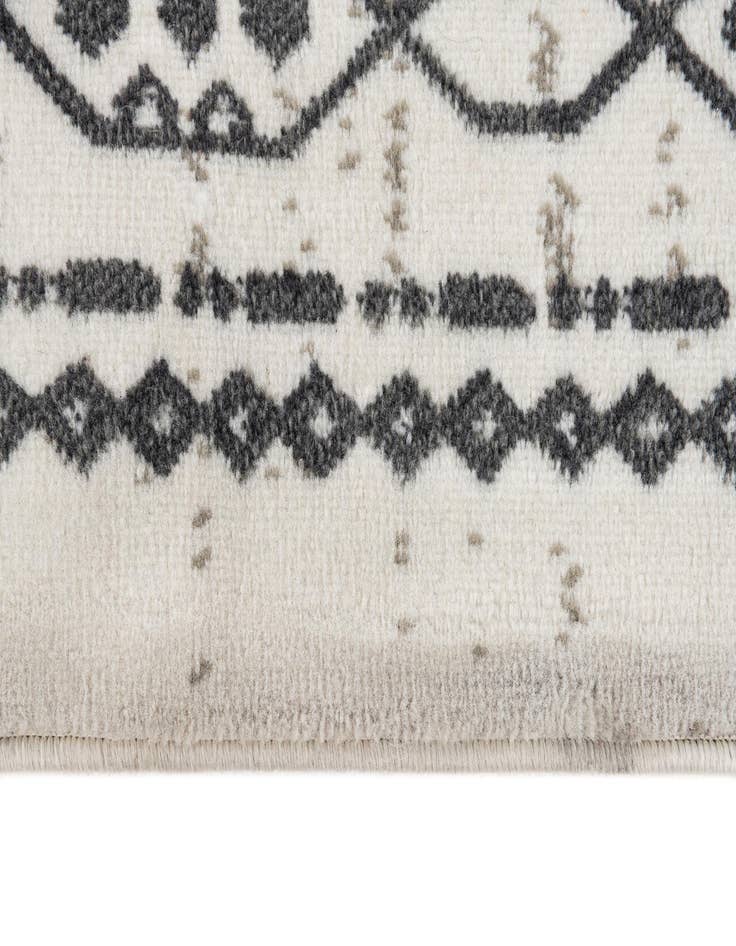 Detail image of 5' 3 x 7' 8 Caspian Rug