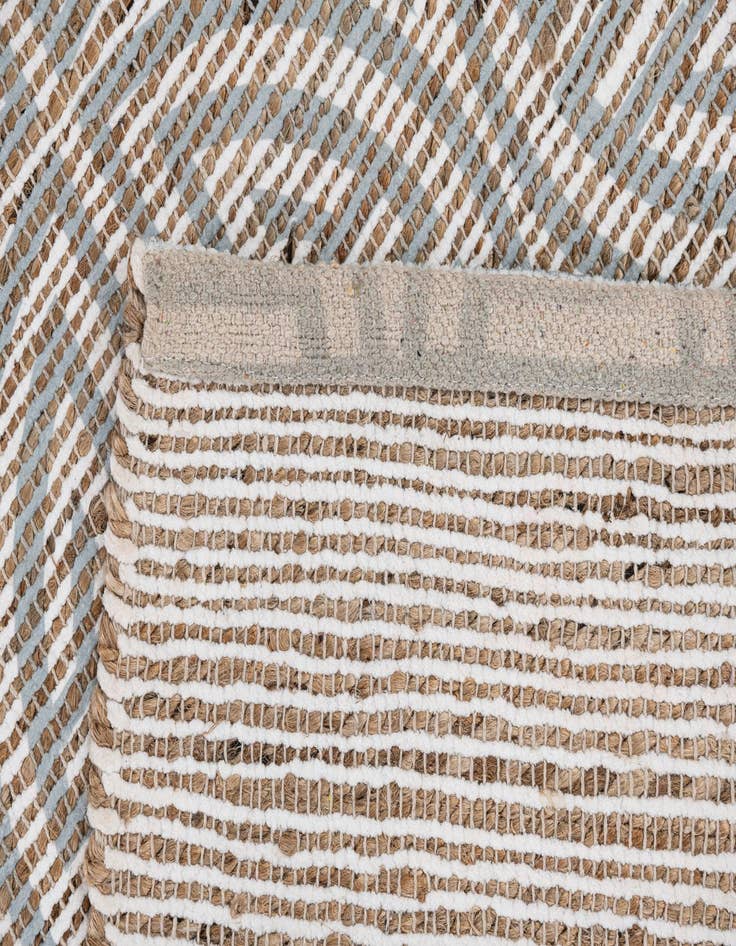 Detail image of 2' x 3' Hand Woven Chenille Jute Rug