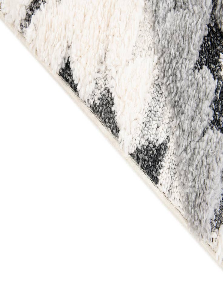 Detail image of 4' x 6' Cherokee Rug