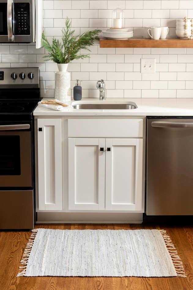 Detail image of 9' x 12' Hand Woven Chindi Cotton Rug