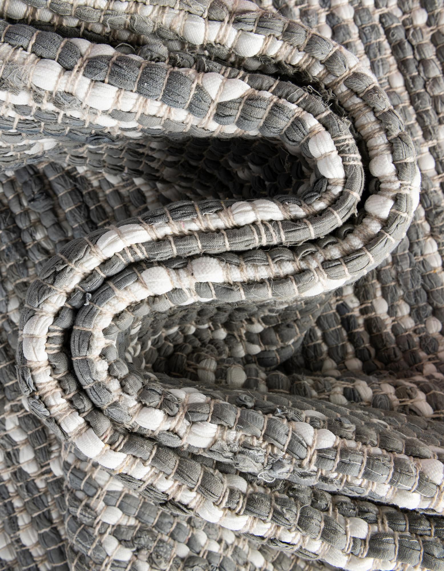 5' 1 x 8' Hand Woven Chindi Trellis Rug