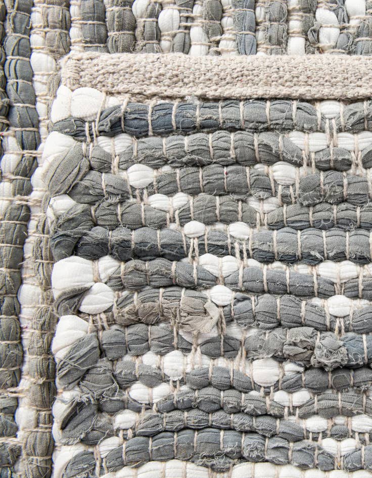 Detail image of Custom Gray Tejido a mano Chindi Trellis Alfombra