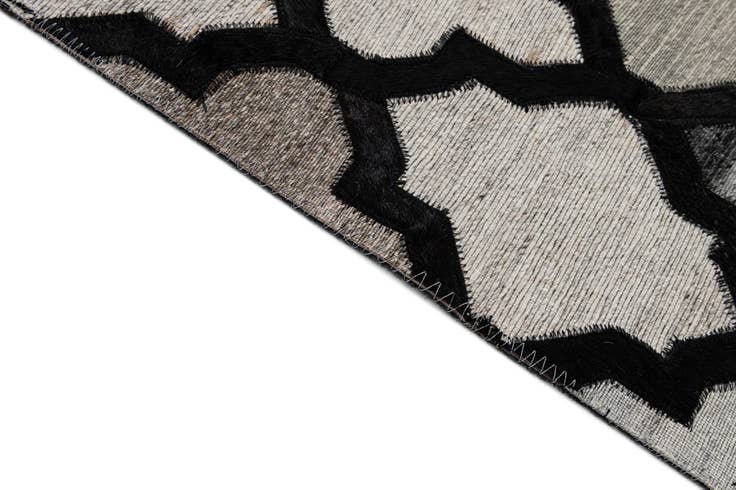 Detail image of 8' 1 x 9' 10 Cowhide - Patchwork Rug