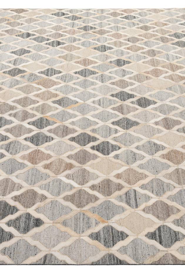 Detail image of 8' 1 x 9' 10 Cowhide - Patchwork Rug