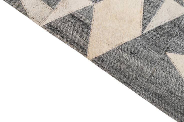 Detail image of 5' 3 x 7' 9 Cowhide - Patchwork Rug
