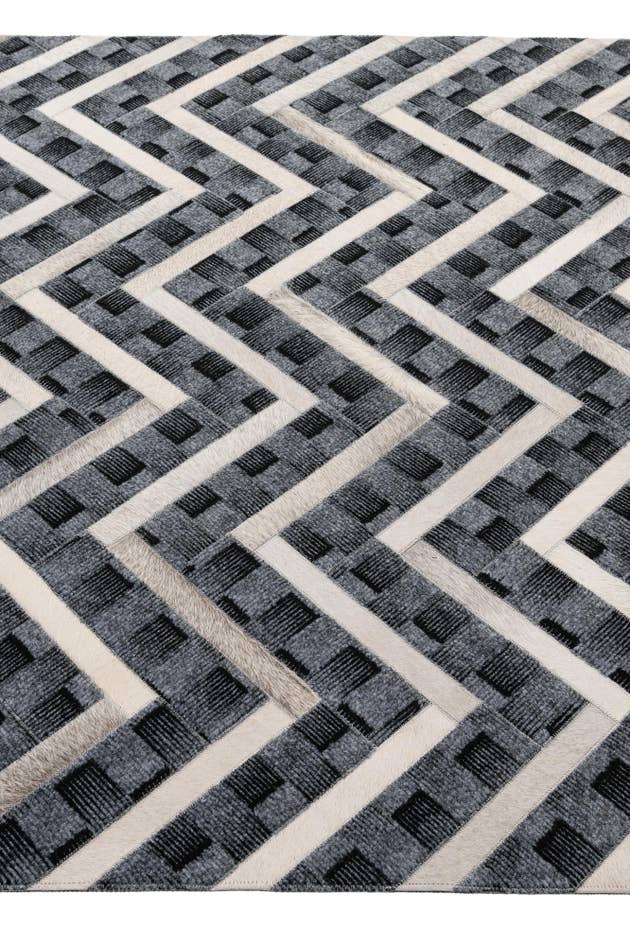 Detail image of 4' 11 x 7' 11 Cowhide - Patchwork Rug