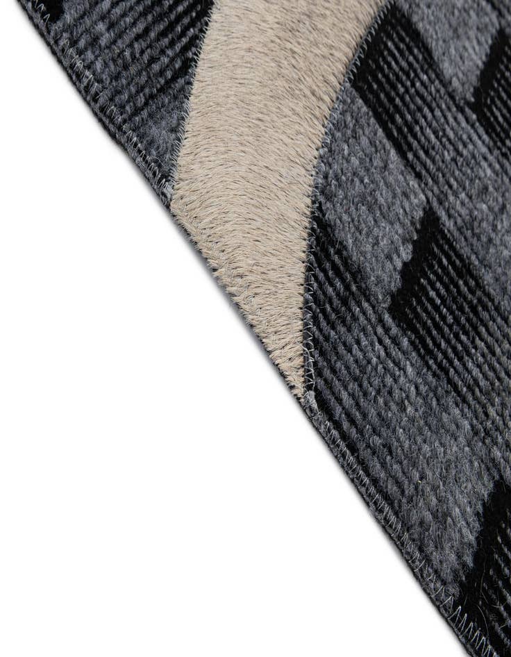 Detail image of 5' 1 x 7' 11 Cowhide - Patchwork Rug