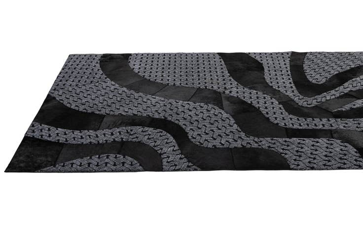 Detail image of 5' x 8' 1 Cowhide - Patchwork Rug