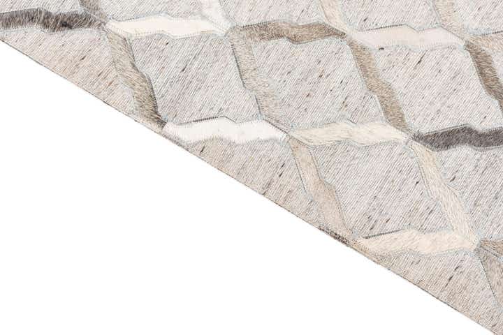 5' x 7' 8 Cowhide Leather Rug