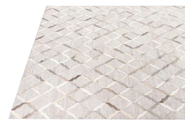 5' 1 x 7' 8 Cowhide Leather Rug