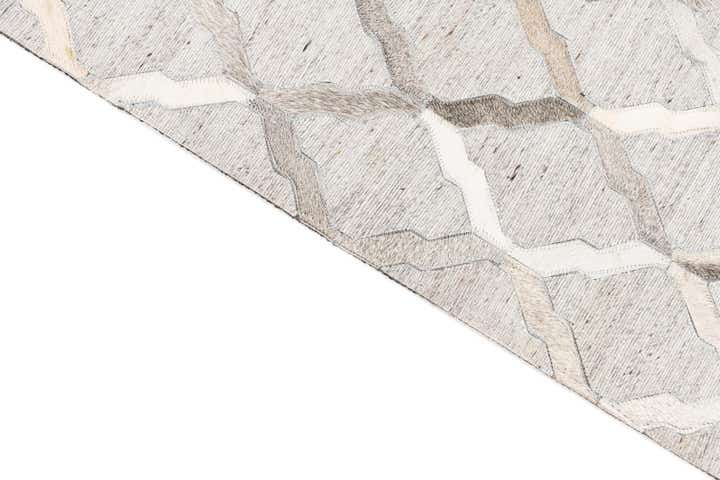 5' 1 x 7' 8 Cowhide Leather Rug