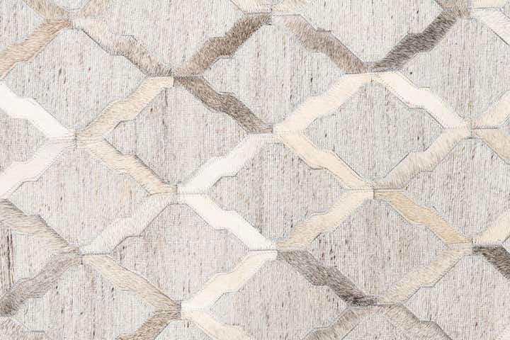 5' 1 x 7' 8 Cowhide Leather Rug