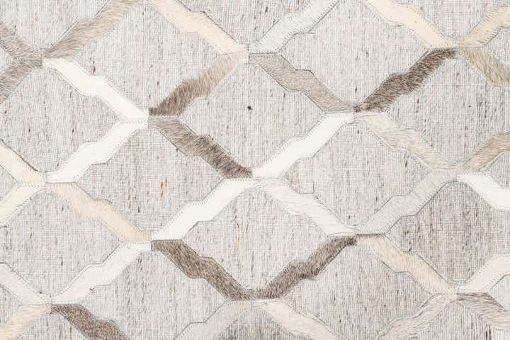5' 1 x 7' 8 Cowhide Leather Rug