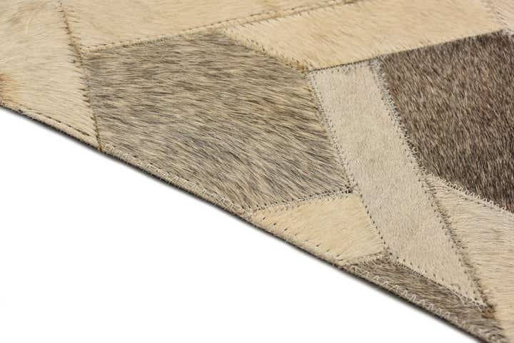 5' 1 x 8' Cowhide Rug
