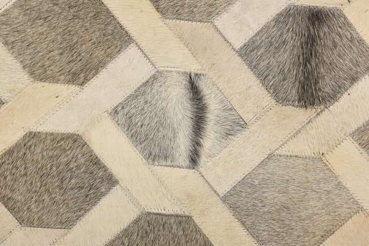 5' 1 x 8' Cowhide Rug