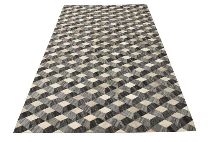 4' 10 x 8' Cowhide Rug