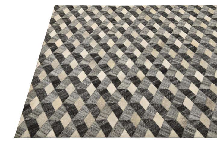 4' 10 x 8' Cowhide Rug