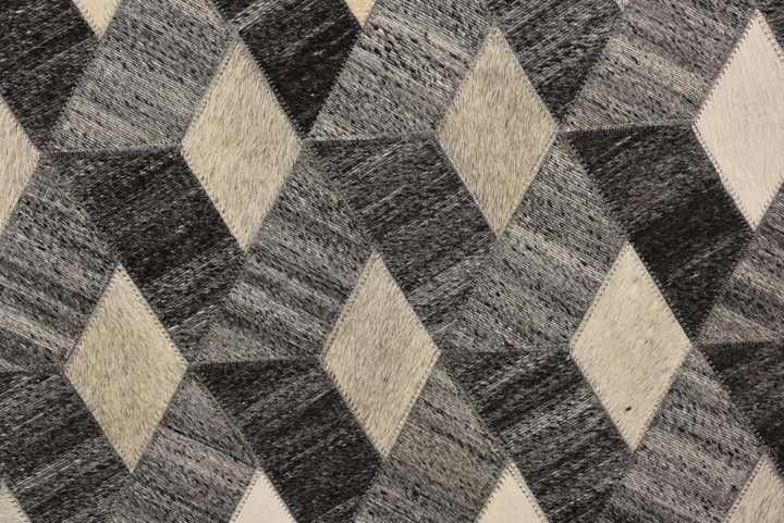 4' 10 x 8' Cowhide Rug