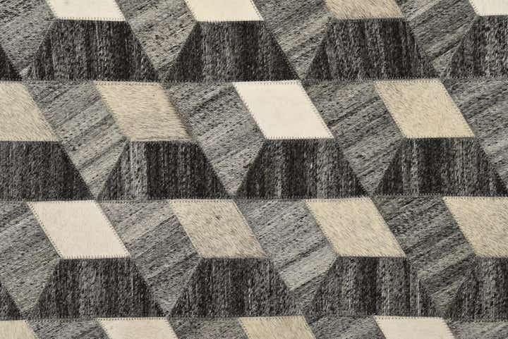 4' 10 x 8' Cowhide Rug