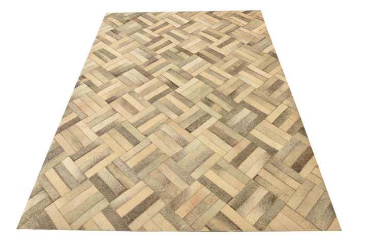 4' 10 x 7' Cowhide Rug