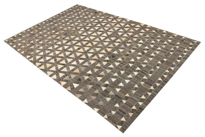 5' 2 x 8' Cowhide Rug