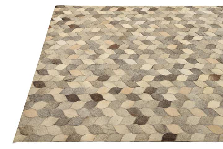 5' 1 x 8' Cowhide Rug