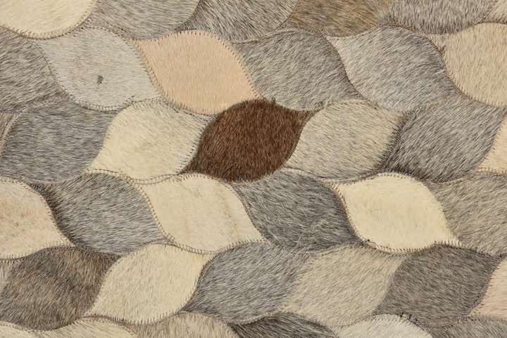 5' 1 x 8' Cowhide Rug