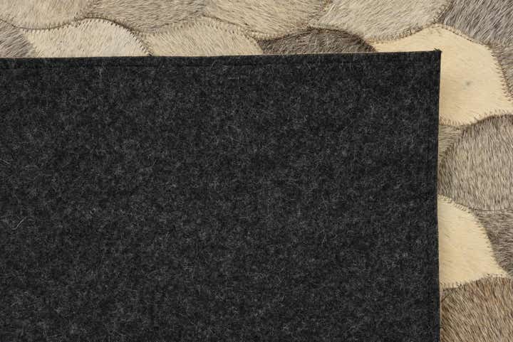 5' 1 x 8' Cowhide Rug