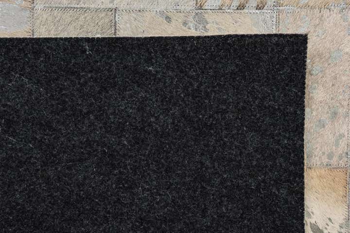 5' 2 x 8' Cowhide Rug