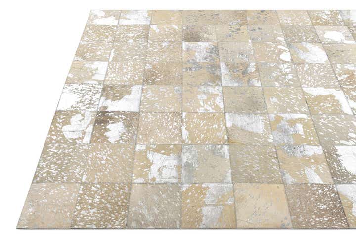 5' 1 x 8' Cowhide Rug