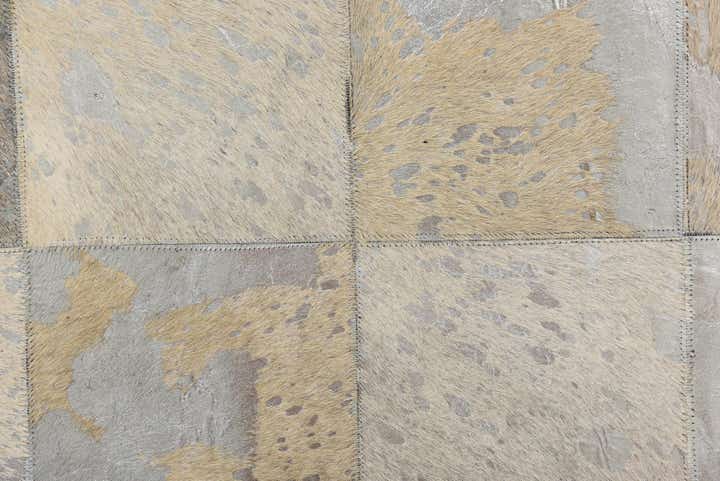 5' 1 x 8' Cowhide Rug