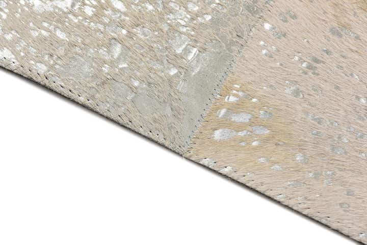 5' 2 x 8' Cowhide Rug