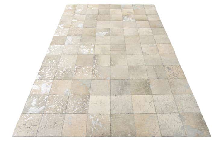 5' 1 x 8' Cowhide Rug