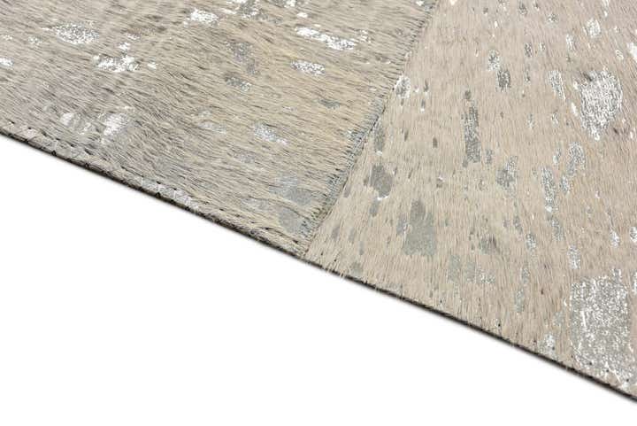 5' 1 x 8' Cowhide Rug
