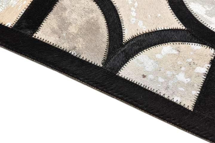5' 3 x 7' 7 Cowhide Rug
