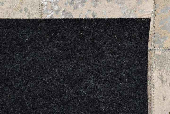 5' 1 x 8' Cowhide Rug