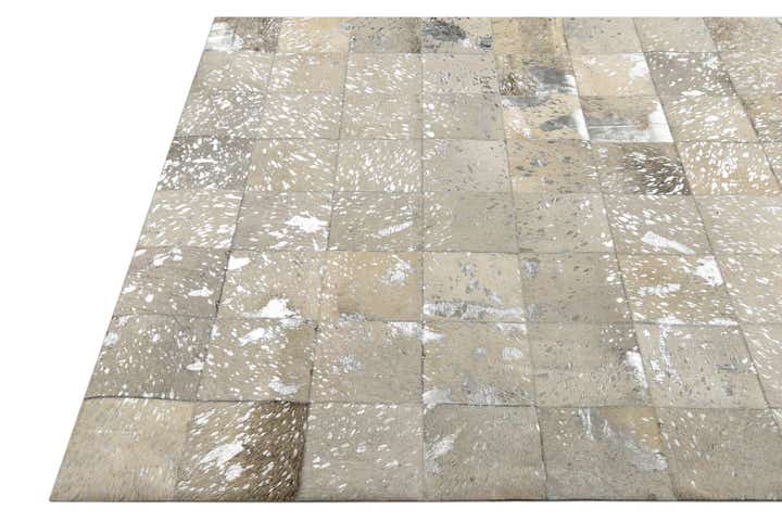 5' 1 x 8' Cowhide Rug