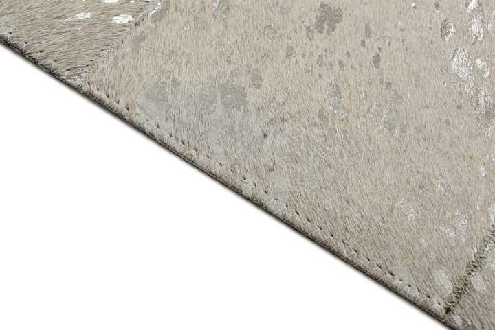 5' 1 x 8' Cowhide Rug