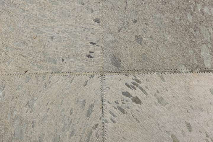 5' 1 x 8' Cowhide Rug