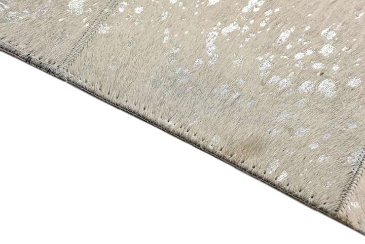 5' 1 x 8' Cowhide Rug