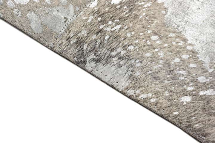 5' 1 x 8' Cowhide Rug