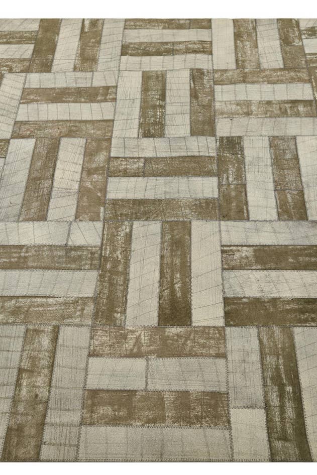 Detail image of 5' x 7' 10 Cowhide Rug