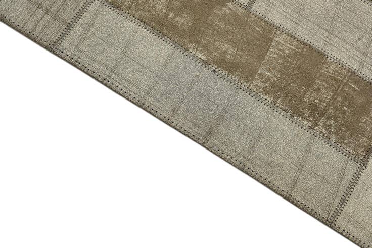 Detail image of 5' x 7' 10 Cowhide Rug