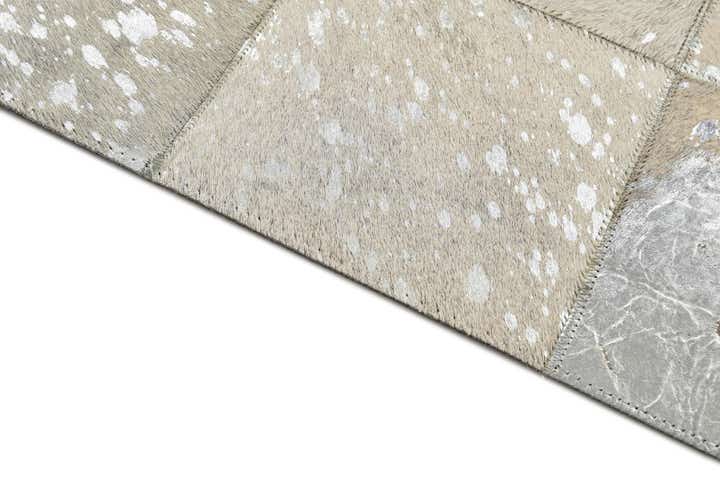 5' 1 x 8' Cowhide Rug