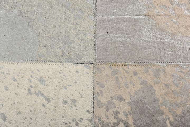 5' 1 x 8' Cowhide Rug