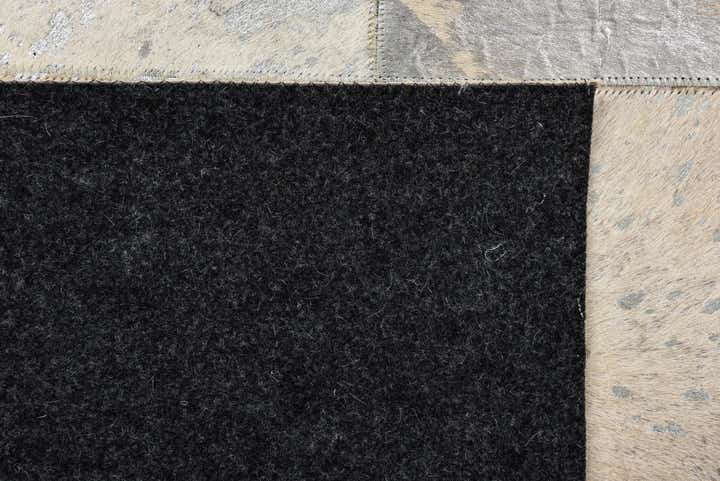 5' 1 x 8' Cowhide Rug