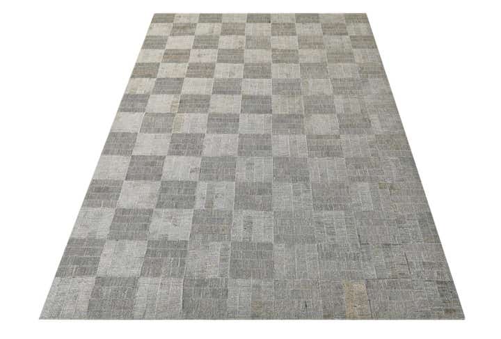 4' 2 x 6' 5 Cowhide Rug